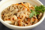 Лапша гречневая со свининой, креветками, овощами / Buckwheat noodles with pork, shrimp and vegetables