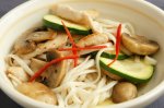 Лапша пшеничная с курицей и овощами / Wheat noodles with chicken and vegetables