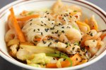 Лапша рисовая с курицей, овощами и креветками / Rice noodles with chicken, vegetables and shrimp